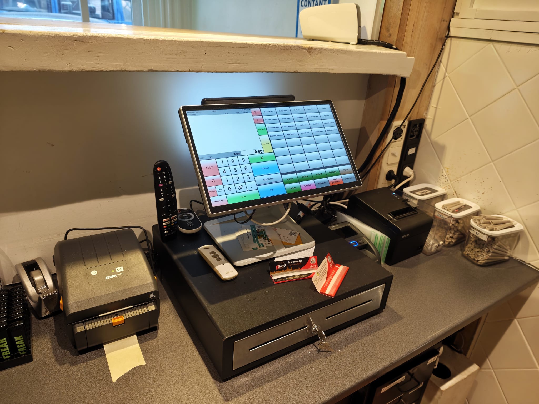 Voorverpakte producten met labels en barcodes